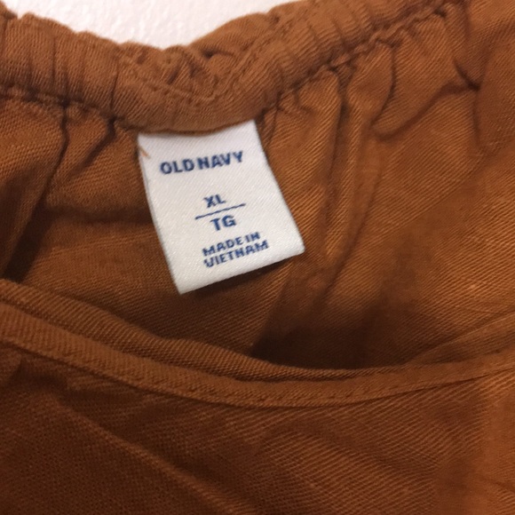 Old navy top - Picture 2 of 2